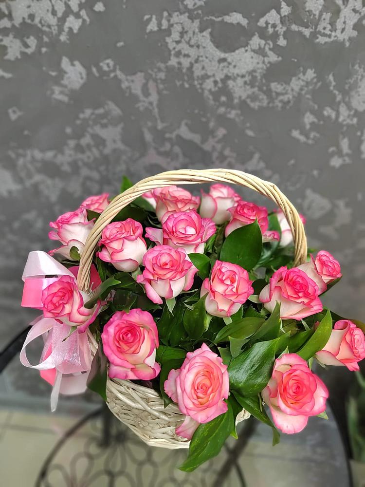 Цветочная композиция из Розы в корзине в Прочноокопской