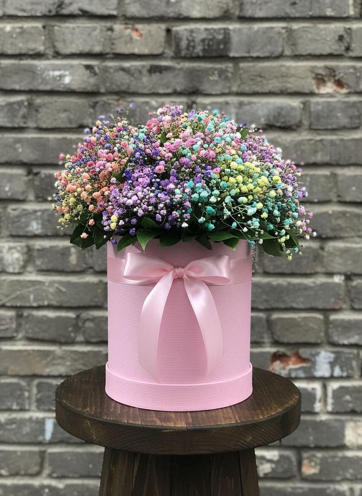 Цветочная композиция из Гипсофила и Розы в шляпной коробке в Прочноокопской