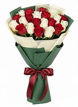 Букет Микс из красных и белых роз в Прочноокопской