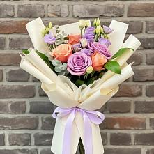 Букет цветов из:  Лизиантусы и Розы в Прочноокопской