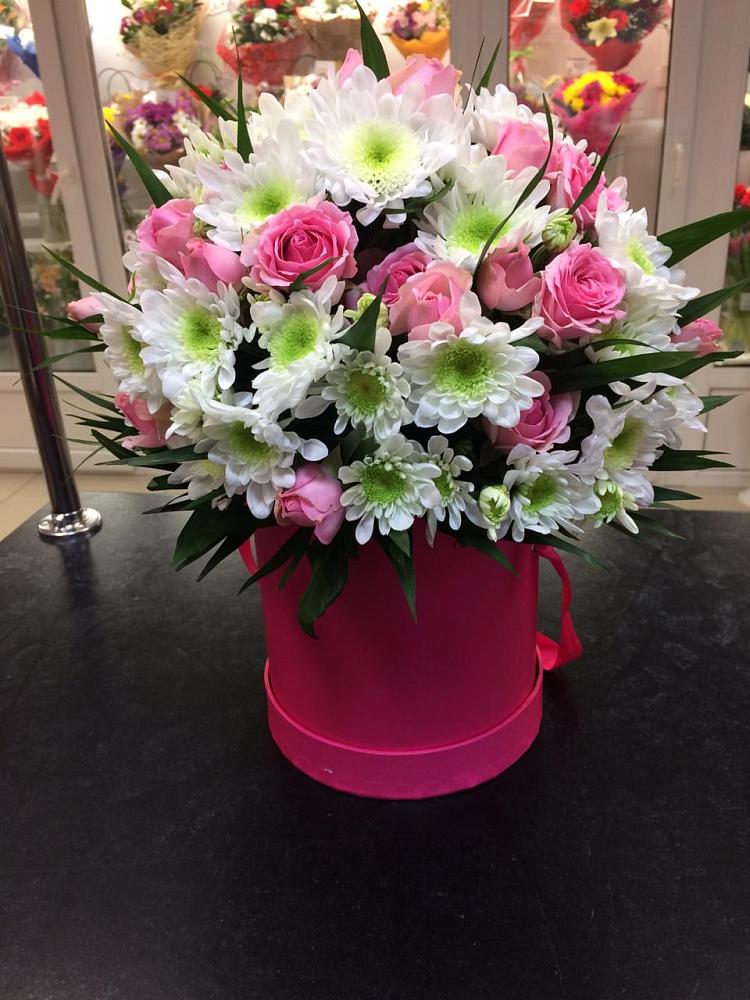 Цветочная композиция из Розы и Хризантемы в шляпной коробке в Прочноокопской