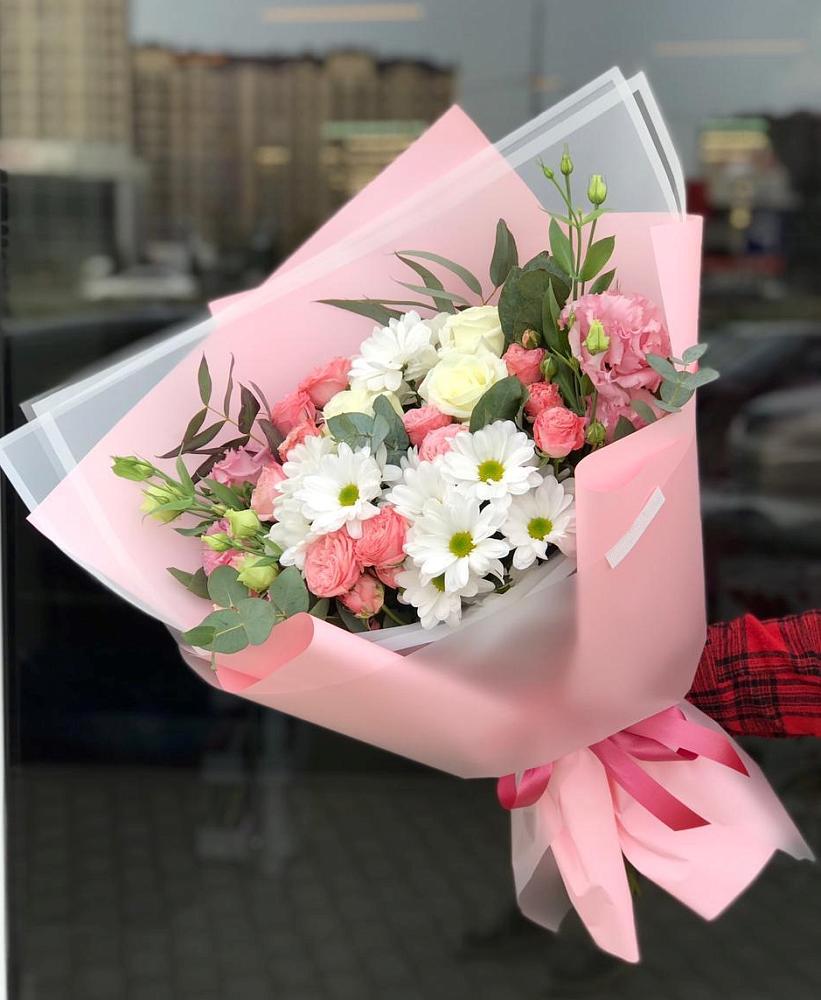 Букет нежный в Прочноокопской Букет цветов из: Розы, Лизиантусы и Хризантемы в Прочноокопской