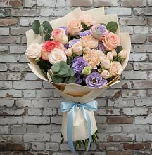 Букет цветов из:  Розы, Лизиантусы и Гвоздики в Прочноокопской